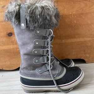Grey Sorel boots size 6